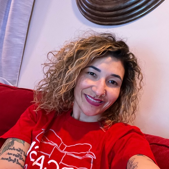 Meet Your Posher - Monique - aka Mojo747 - Picture 2 of 6